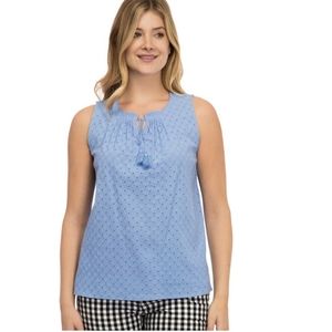 🆕️Eyelet top by🦋 Izod
